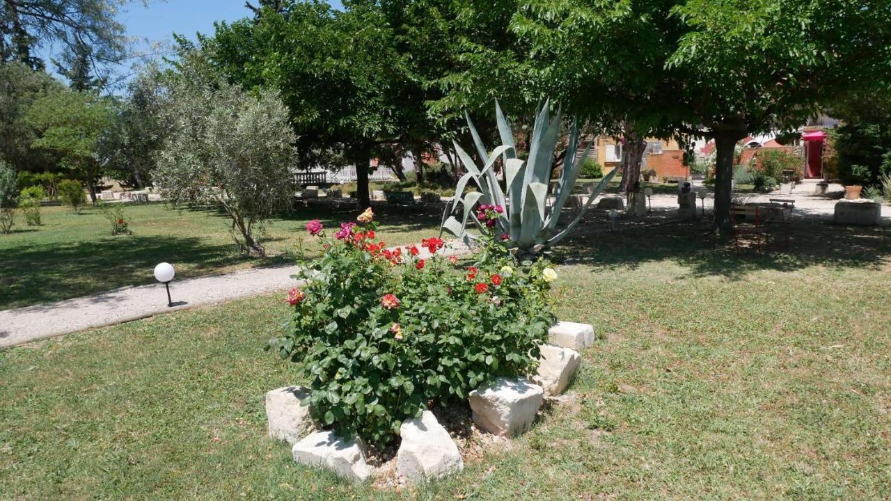 Mas Maurane - Le Bougainvillier Aux Portes D'Arles Appartement Tarascon Buitenkant foto